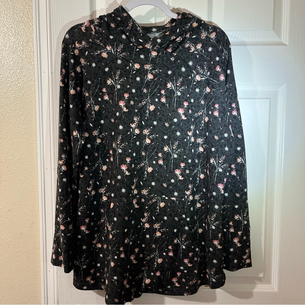 LuLaRoe Black Hoodie w/ Petite Pink Flowers Amber Front Pocket SOLD